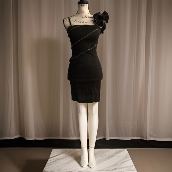 Moa Dresses & Skirts - Moa Bodycon Zipper Ruffle One Shoulder Dress